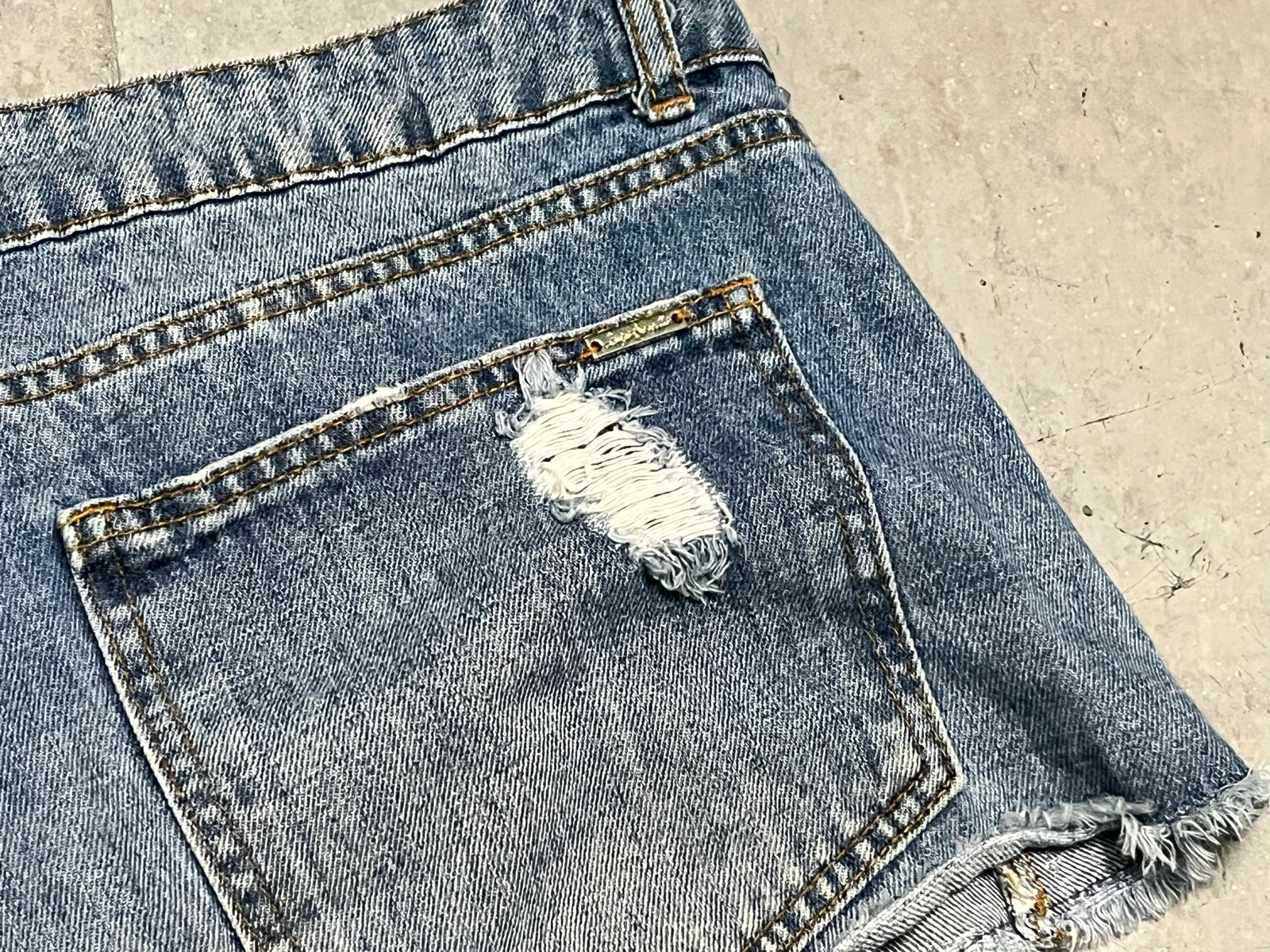 Shorts vaqueros cremalleras laterales  – photo 13